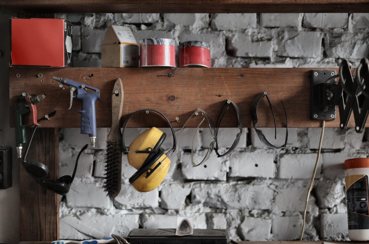Overhead Organization Tips With a Garage Storage Lift