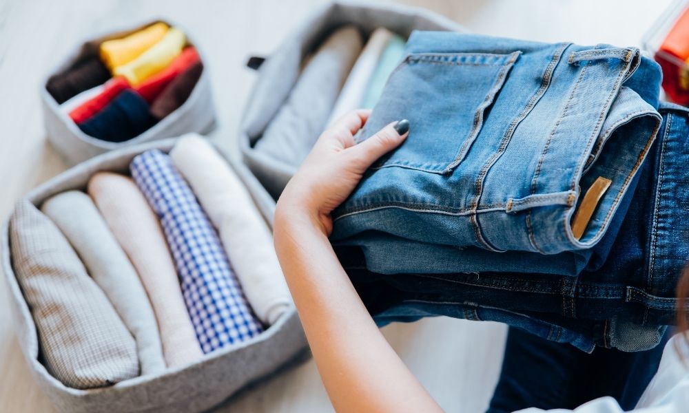 Simple Ways To Start Decluttering When You Are Overwhelmed